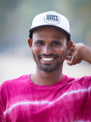 Surf Camp Owner Ibu Iflas